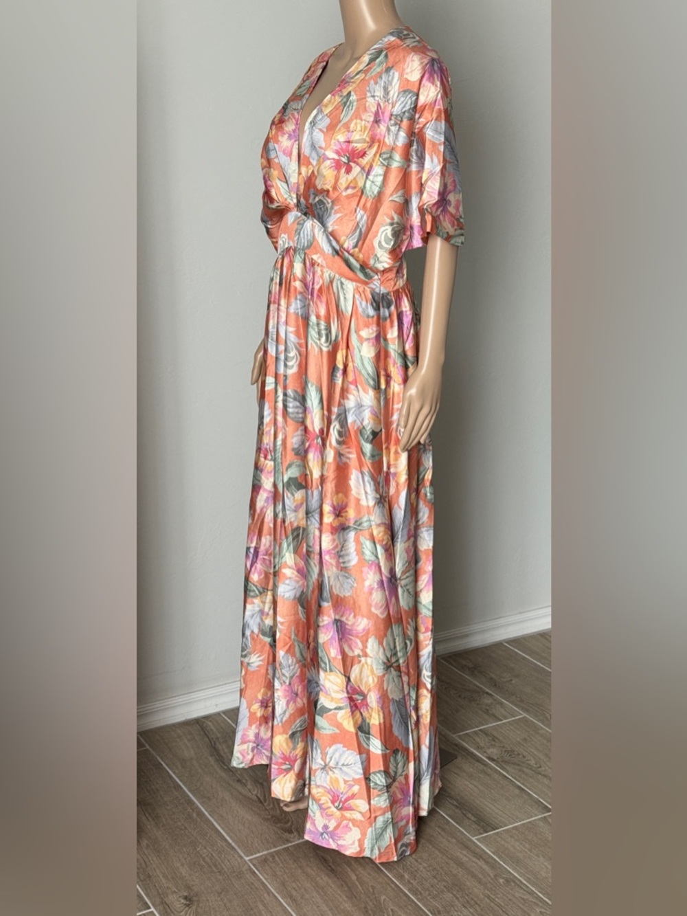 💋NWT showpo sophia plunge neck bat wing sleeve maxi dress in multi floral - Picture 11 of 14